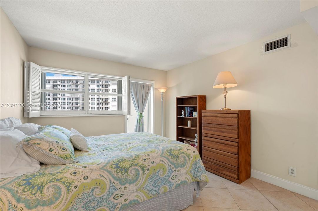 For Rent: $4,200 (2 beds, 2 baths, 1290 Square Feet)