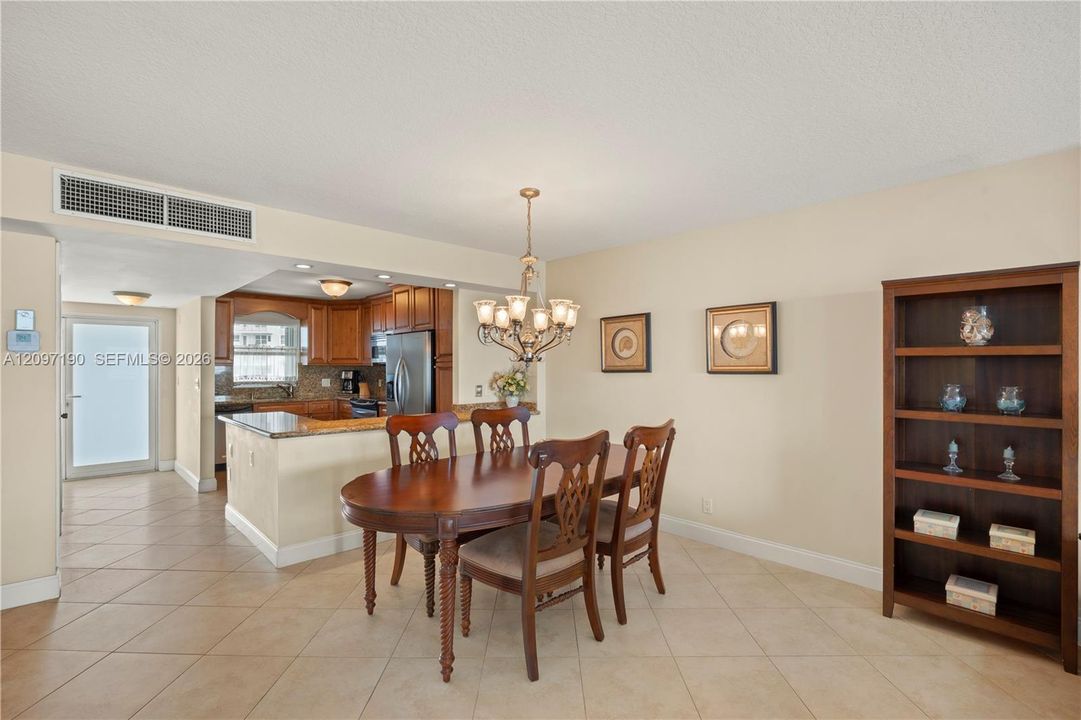 For Rent: $4,200 (2 beds, 2 baths, 1290 Square Feet)