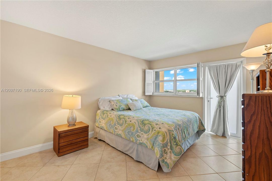 For Rent: $4,200 (2 beds, 2 baths, 1290 Square Feet)