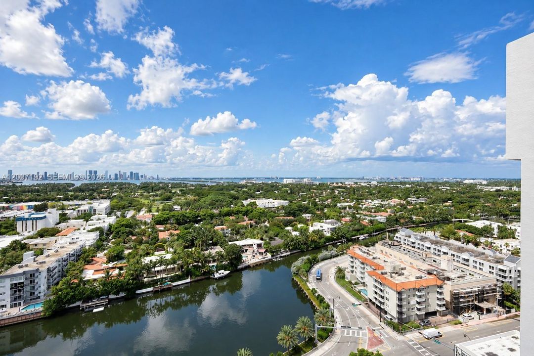 For Rent: $3,900 (2 beds, 2 baths, 890 Square Feet)