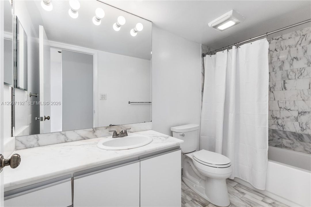 For Rent: $3,900 (2 beds, 2 baths, 890 Square Feet)