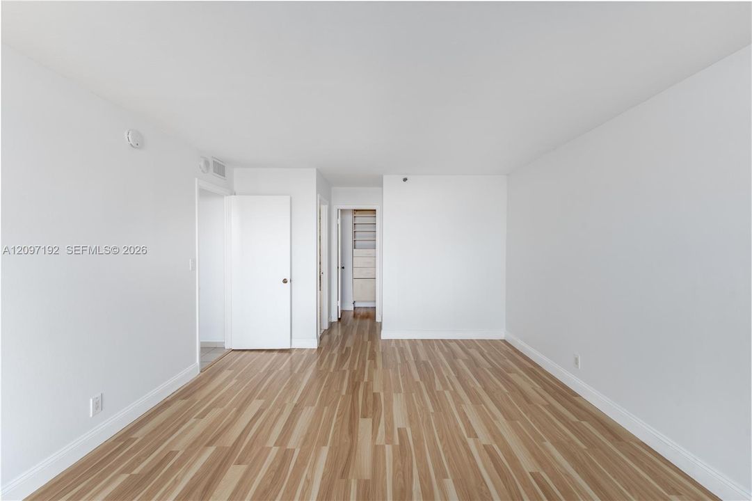 For Rent: $3,900 (2 beds, 2 baths, 890 Square Feet)