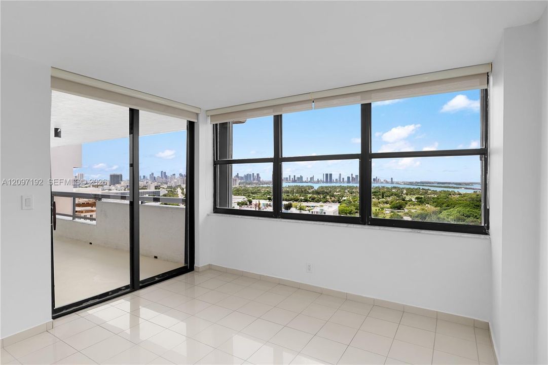 For Rent: $3,900 (2 beds, 2 baths, 890 Square Feet)