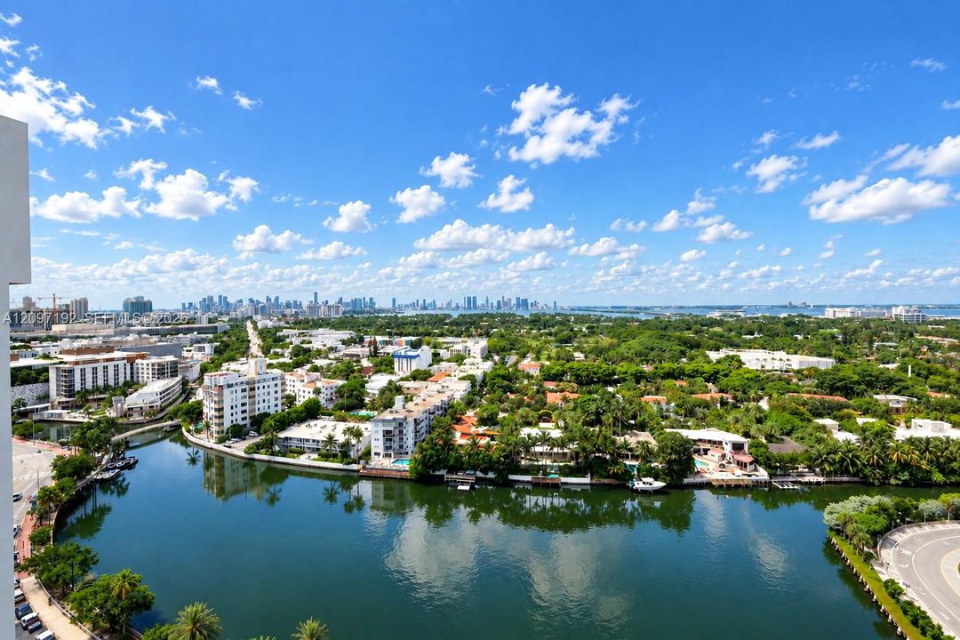 For Rent: $3,900 (2 beds, 2 baths, 890 Square Feet)