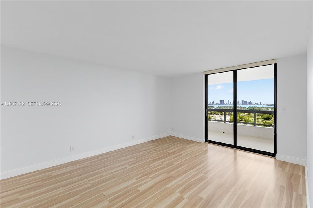 For Rent: $3,900 (2 beds, 2 baths, 890 Square Feet)
