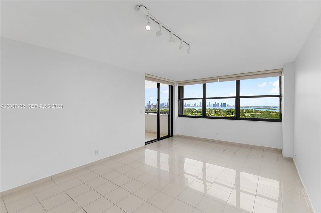 For Rent: $3,900 (2 beds, 2 baths, 890 Square Feet)