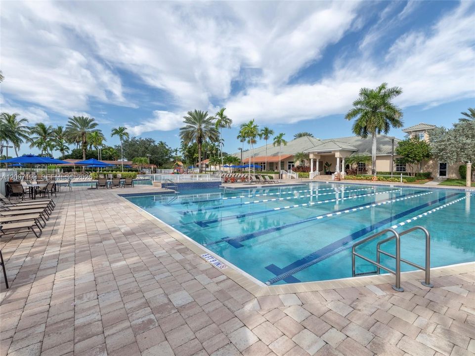For Sale: $625,000 (3 beds, 2 baths, 1420 Square Feet)