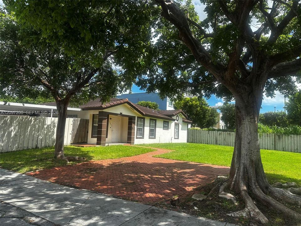 For Rent: $3,000 (3 beds, 2 baths, 1152 Square Feet)