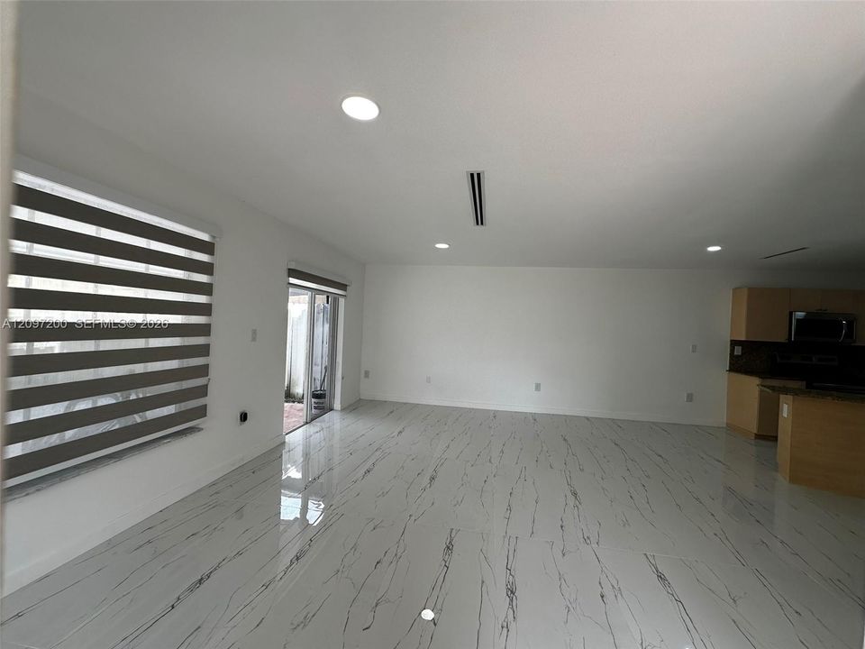 For Rent: $3,000 (3 beds, 2 baths, 1152 Square Feet)
