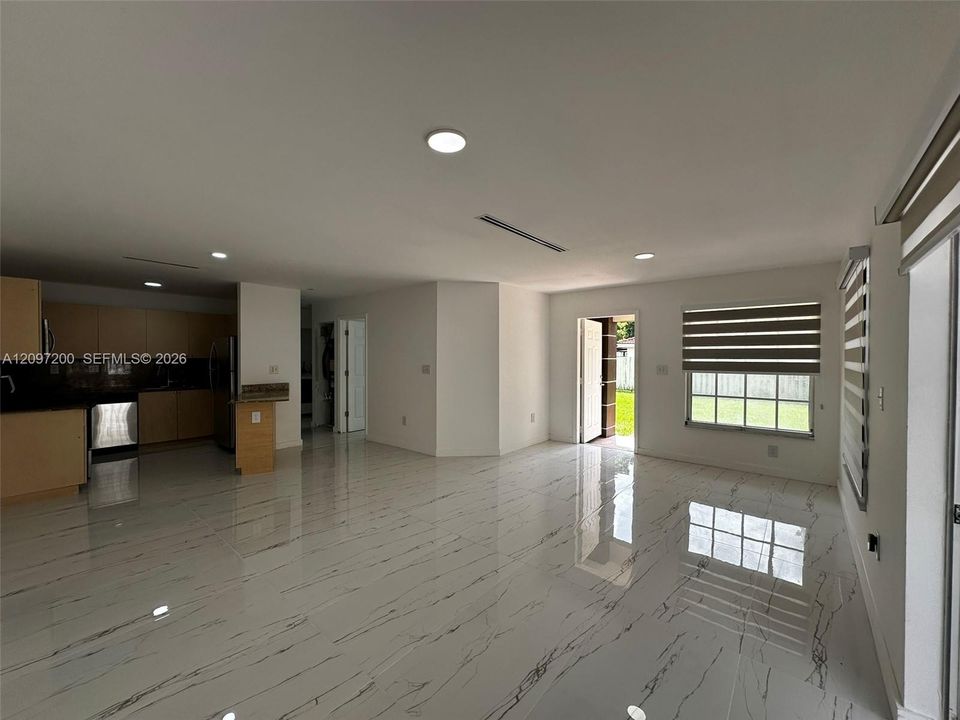 For Rent: $3,000 (3 beds, 2 baths, 1152 Square Feet)