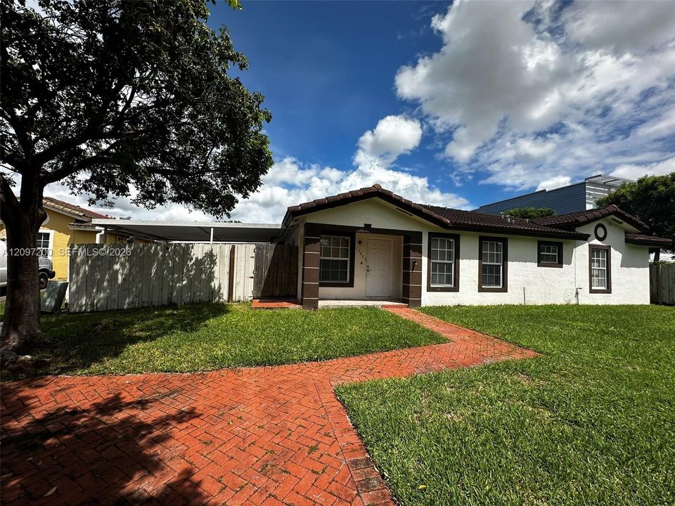For Rent: $3,000 (3 beds, 2 baths, 1152 Square Feet)