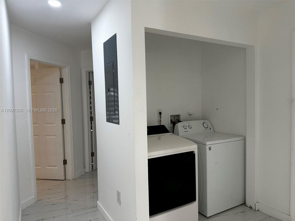 For Rent: $3,000 (3 beds, 2 baths, 1152 Square Feet)