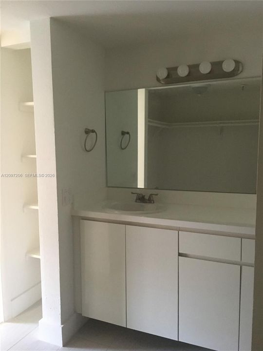 En Renta: $2,400 (2 camas, 2 baños, 900 Pies cuadrados)