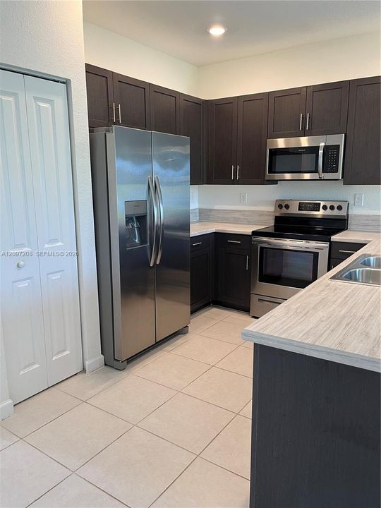 For Sale: $399,000 (3 beds, 2 baths, 1587 Square Feet)