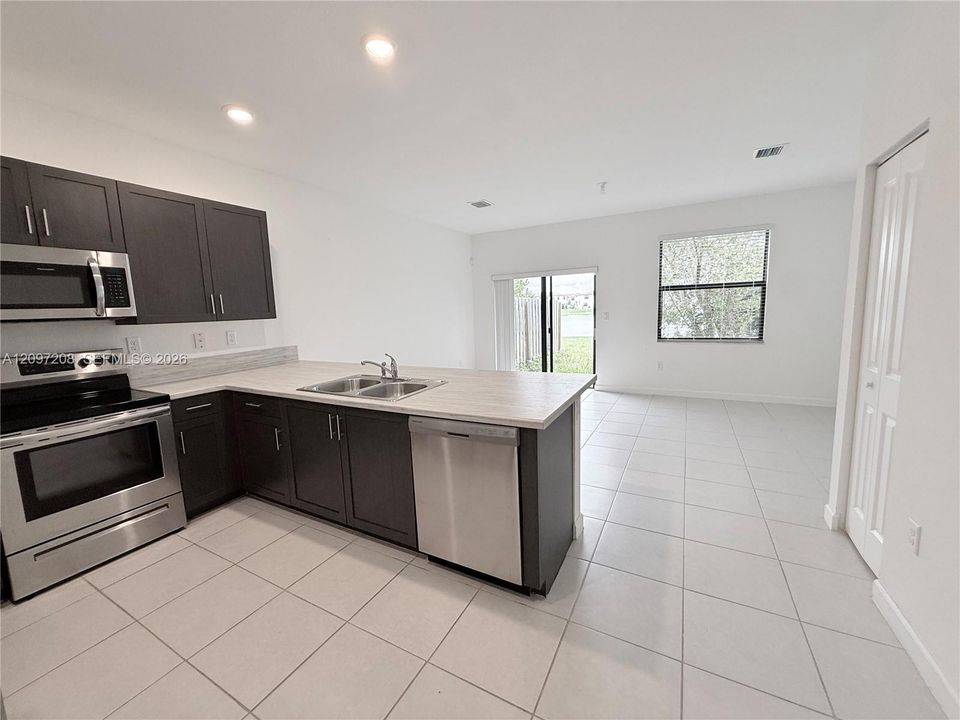 For Sale: $399,000 (3 beds, 2 baths, 1587 Square Feet)