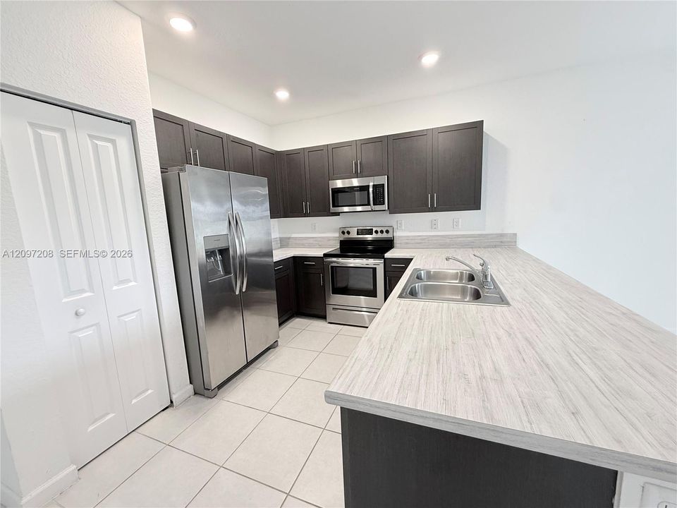 For Sale: $399,000 (3 beds, 2 baths, 1587 Square Feet)