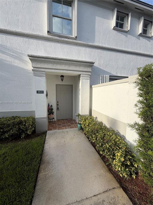 For Rent: $3,800 (4 beds, 3 baths, 1570 Square Feet)