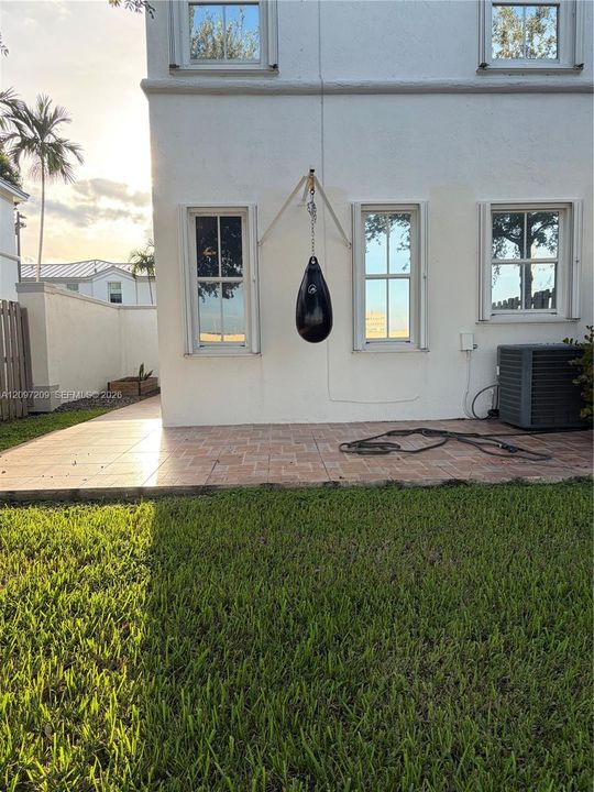 For Rent: $3,800 (4 beds, 3 baths, 1570 Square Feet)