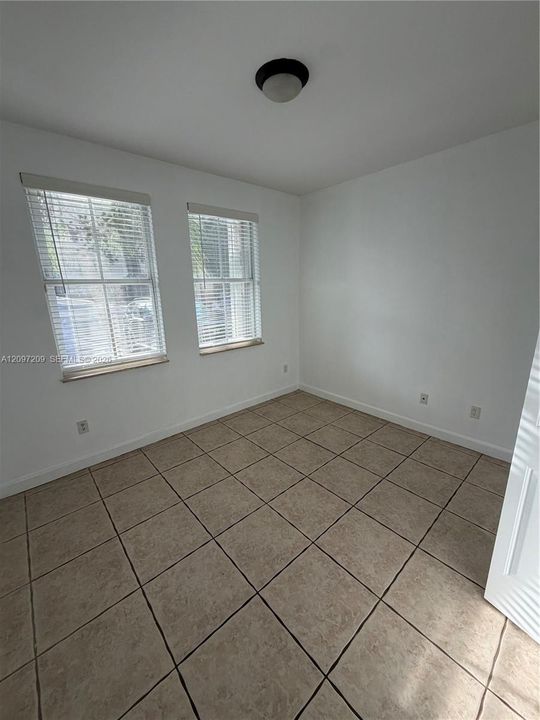 For Rent: $3,800 (4 beds, 3 baths, 1570 Square Feet)