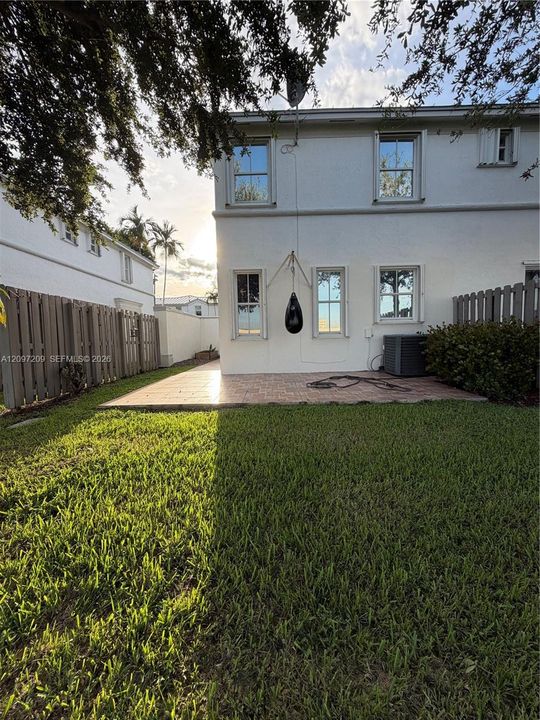 For Rent: $3,800 (4 beds, 3 baths, 1570 Square Feet)