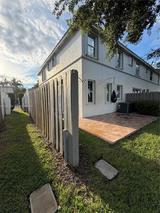 For Rent: $3,800 (4 beds, 3 baths, 1570 Square Feet)