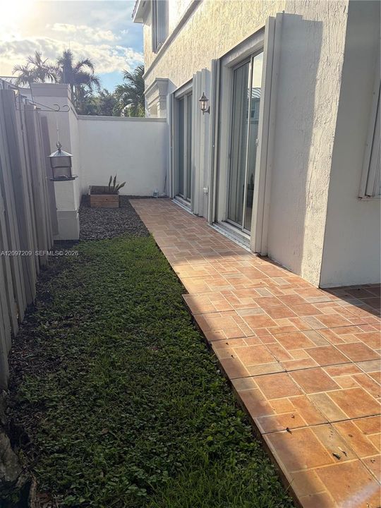 For Rent: $3,800 (4 beds, 3 baths, 1570 Square Feet)