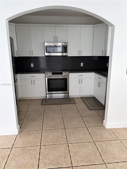 For Rent: $3,800 (4 beds, 3 baths, 1570 Square Feet)