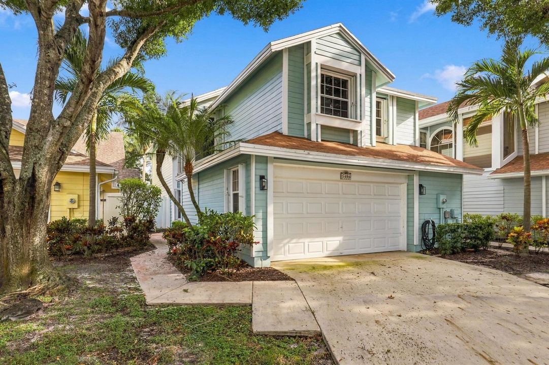 Charming 3/2.5 in Central Boca Raton