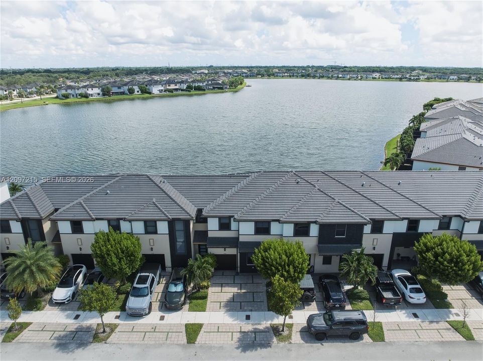 На продажу: $620,000 (3 спален, 3 ванн, 1850 Квадратных фут)