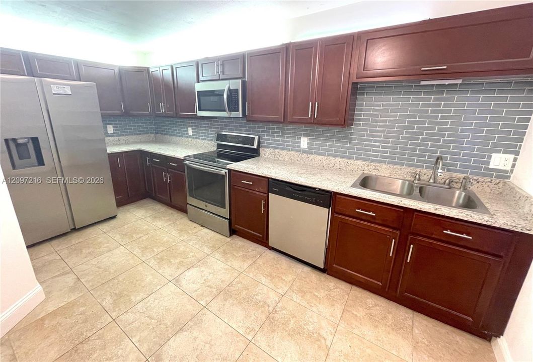 For Rent: $2,395 (2 beds, 2 baths, 1315 Square Feet)