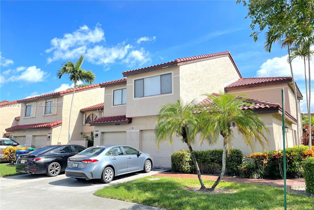For Rent: $2,395 (2 beds, 2 baths, 1315 Square Feet)