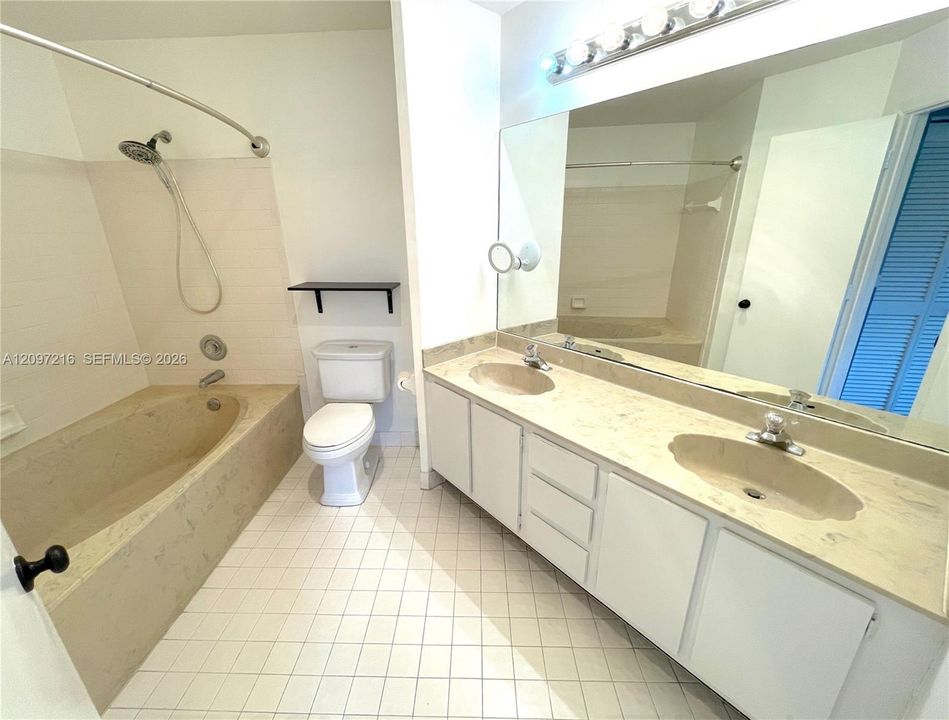 For Rent: $2,395 (2 beds, 2 baths, 1315 Square Feet)