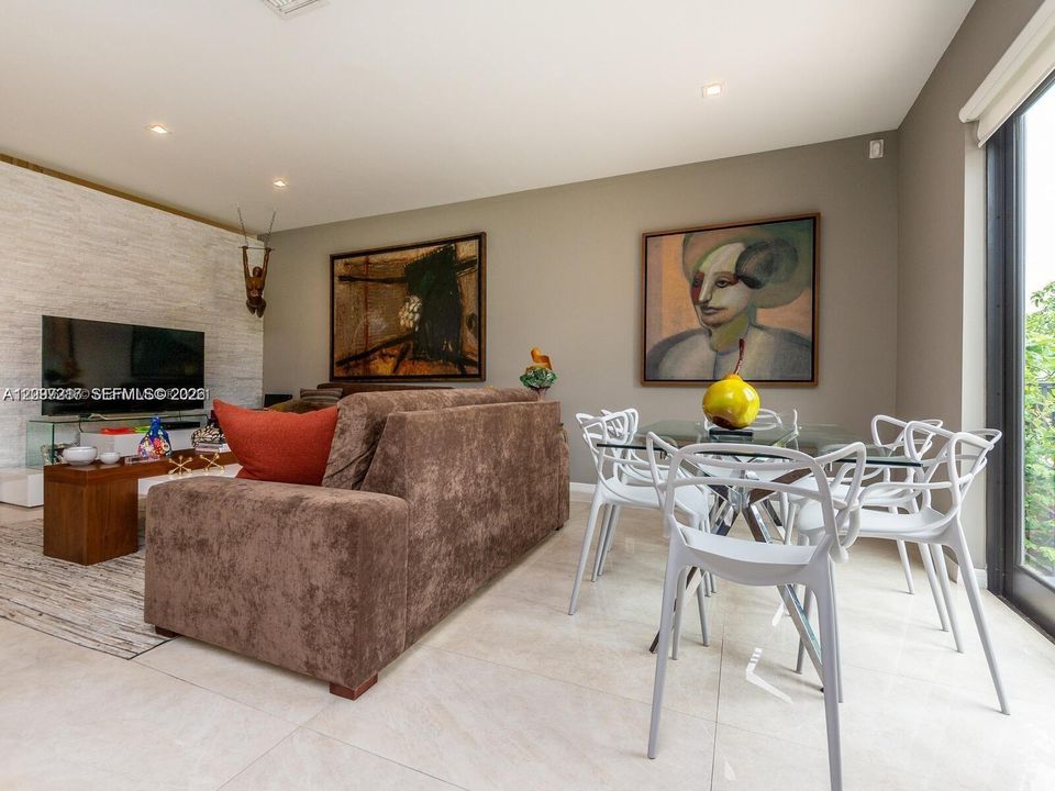 En Renta: $5,000 (4 camas, 2 baños, 2524 Pies cuadrados)