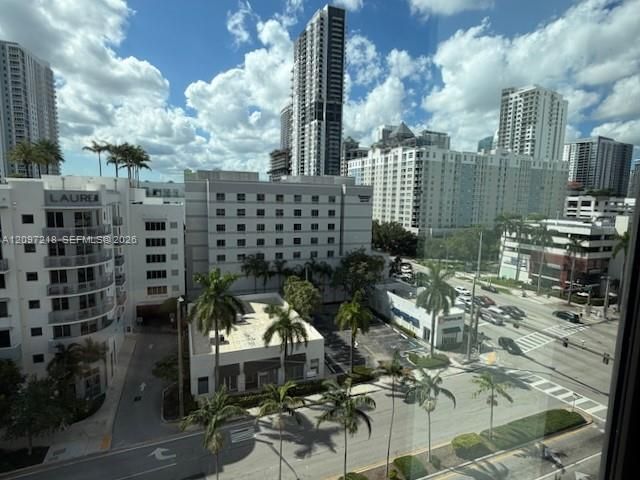 For Rent: $2,400 (1 beds, 1 baths, 835 Square Feet)