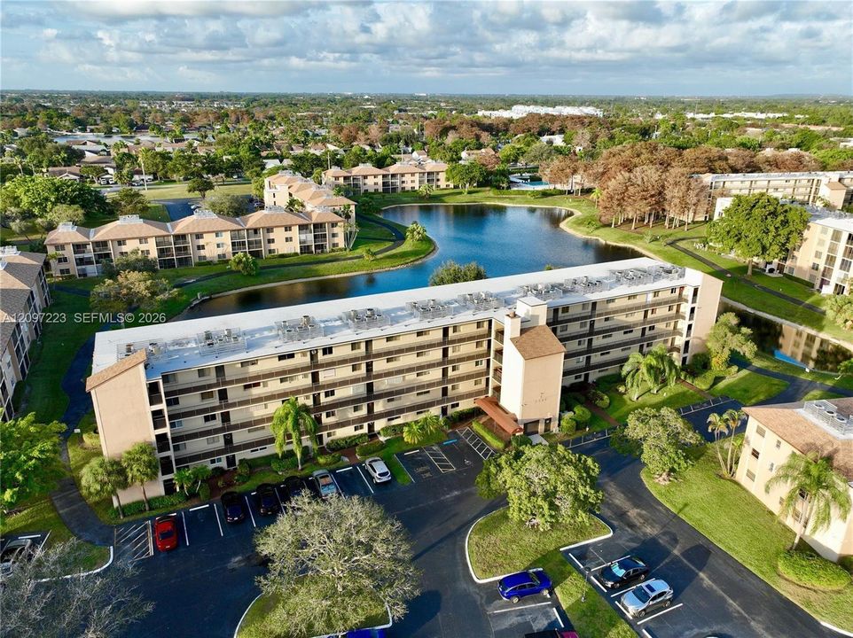 For Rent: $2,000 (2 beds, 2 baths, 956 Square Feet)