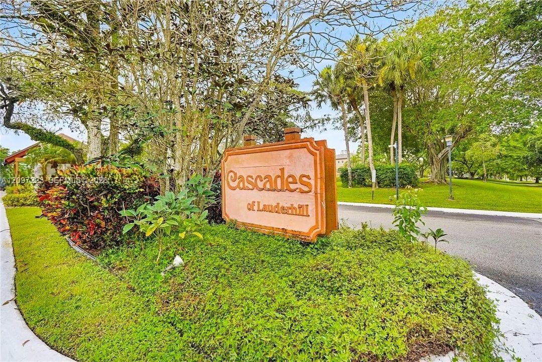 For Rent: $2,000 (2 beds, 2 baths, 956 Square Feet)