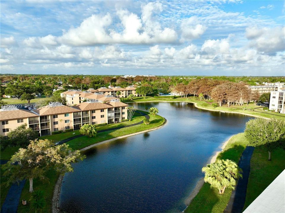 For Rent: $2,000 (2 beds, 2 baths, 956 Square Feet)