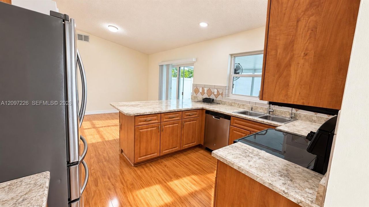 For Rent: $4,700 (3 beds, 2 baths, 1577 Square Feet)