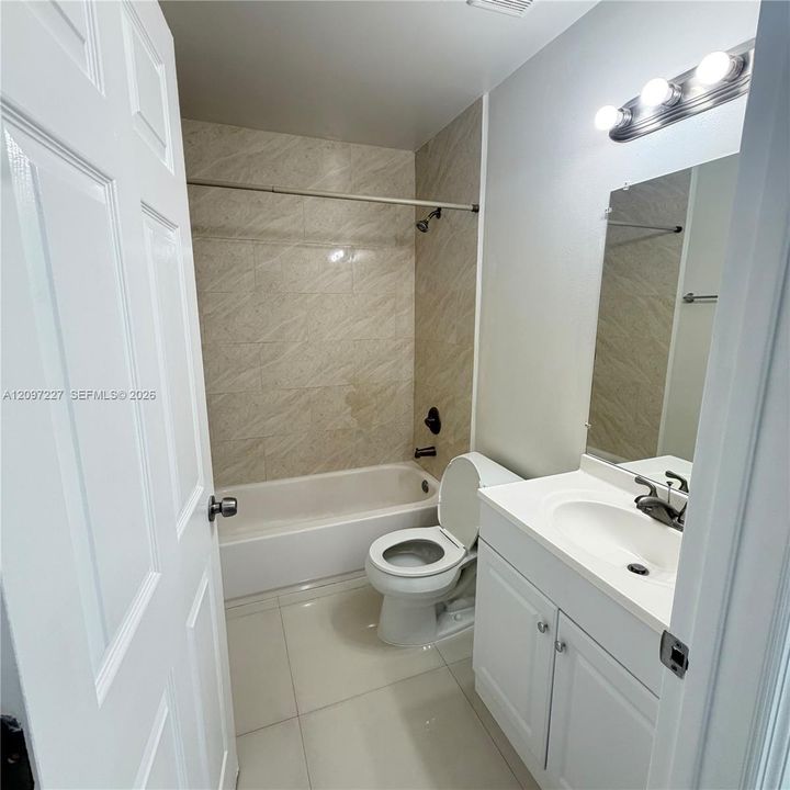 For Rent: $2,400 (3 beds, 2 baths, 1320 Square Feet)