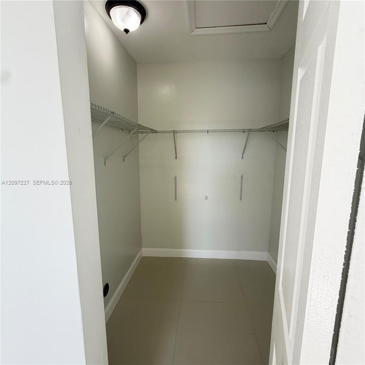 For Rent: $2,400 (3 beds, 2 baths, 1320 Square Feet)