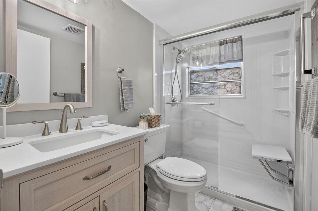 Main Bathroom w/Shower