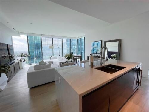 For Sale: $1,298,000 (2 beds, 2 baths, 1167 Square Feet)