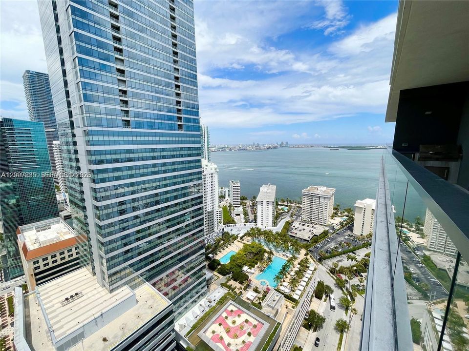 For Sale: $1,298,000 (2 beds, 2 baths, 1167 Square Feet)