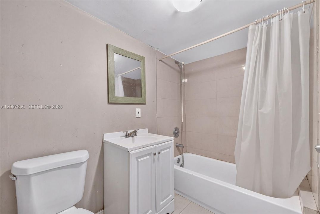 For Sale: $340,000 (2 beds, 1 baths, 936 Square Feet)