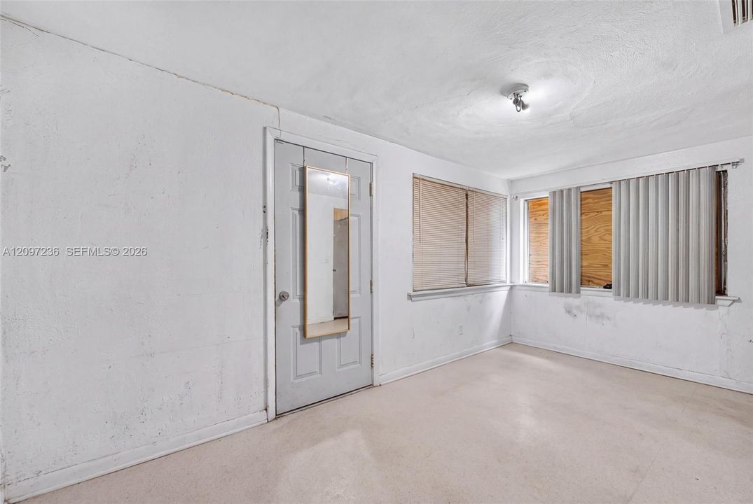 For Sale: $340,000 (2 beds, 1 baths, 936 Square Feet)