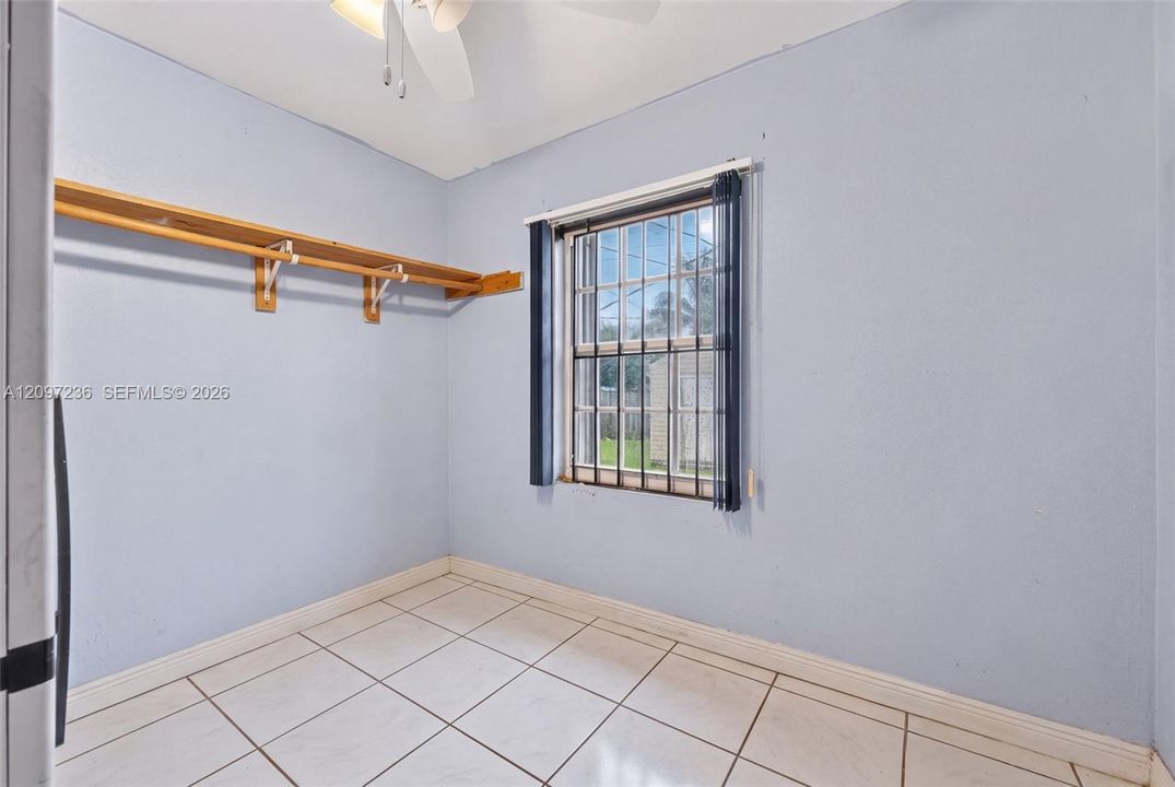 For Sale: $340,000 (2 beds, 1 baths, 936 Square Feet)