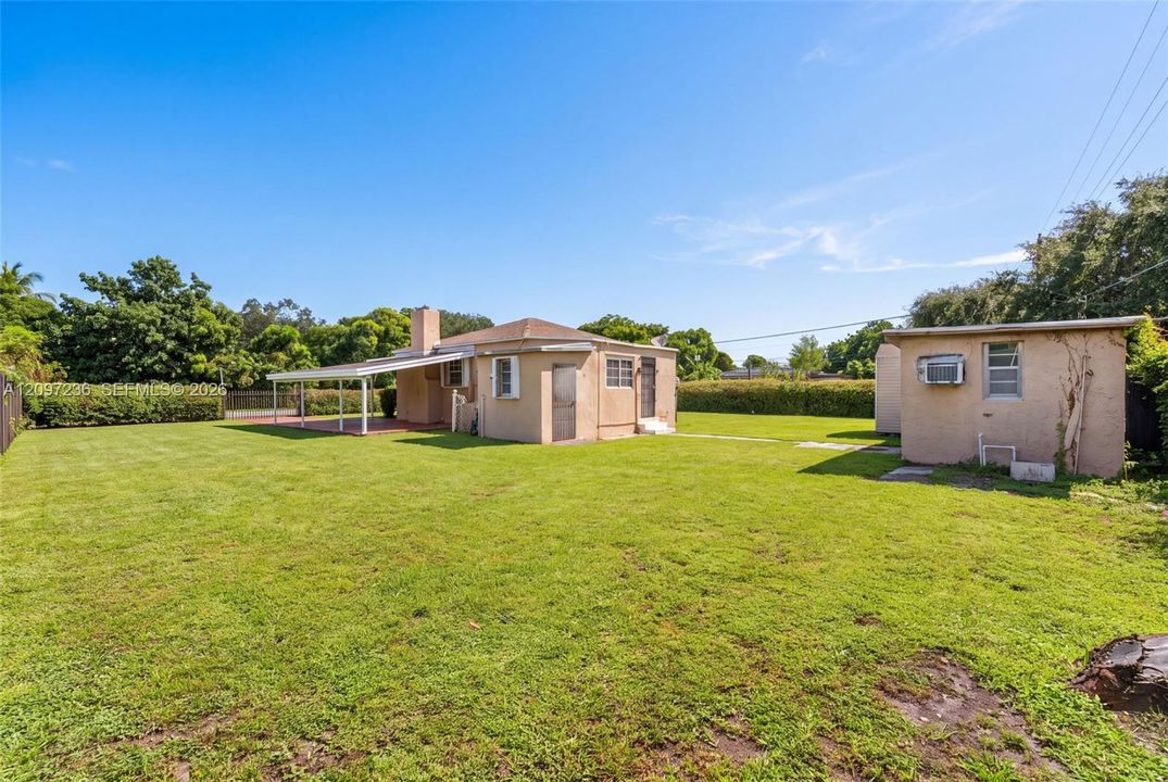 For Sale: $340,000 (2 beds, 1 baths, 936 Square Feet)