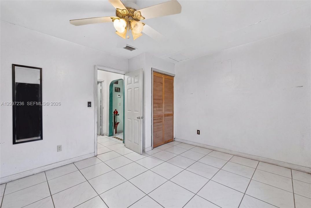 For Sale: $340,000 (2 beds, 1 baths, 936 Square Feet)