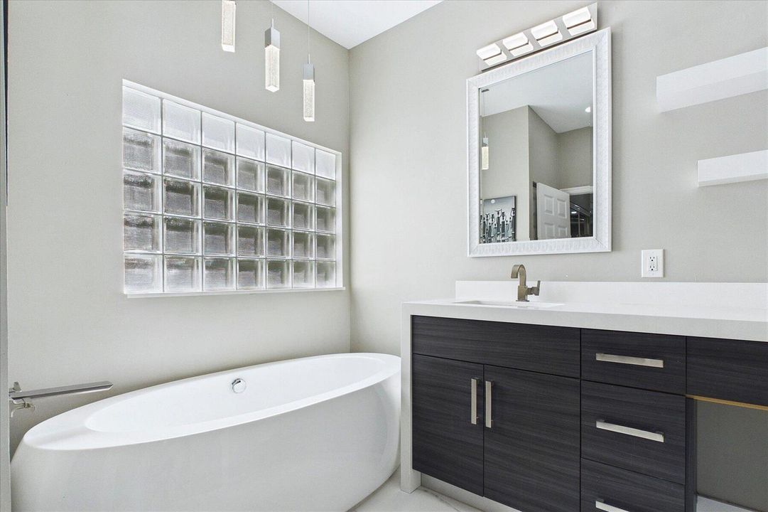 20-Primary Bath Soaking Tub