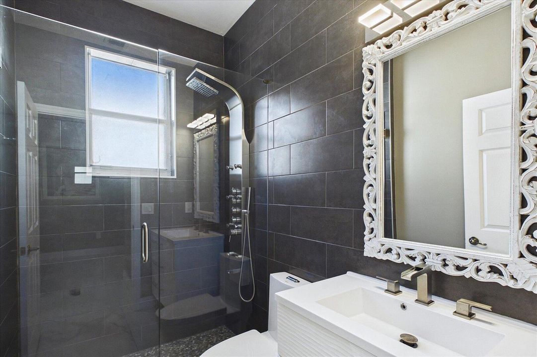 25-Bathroom 2